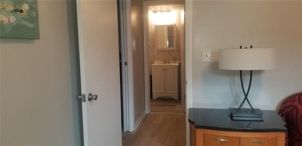 For Sale: $100,000 (2 beds, 1 baths, 925 Square Feet)