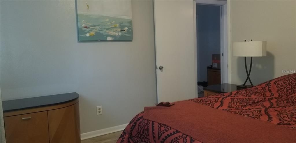 For Sale: $100,000 (2 beds, 1 baths, 925 Square Feet)