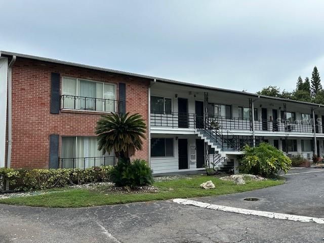 For Sale: $100,000 (2 beds, 1 baths, 925 Square Feet)