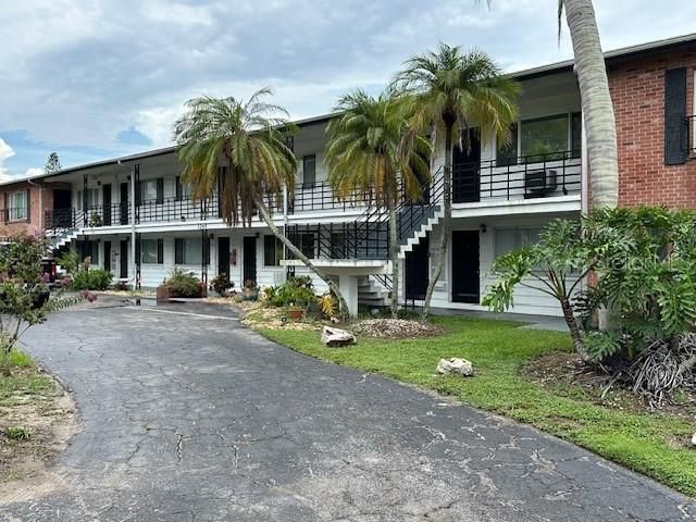 For Sale: $100,000 (2 beds, 1 baths, 925 Square Feet)