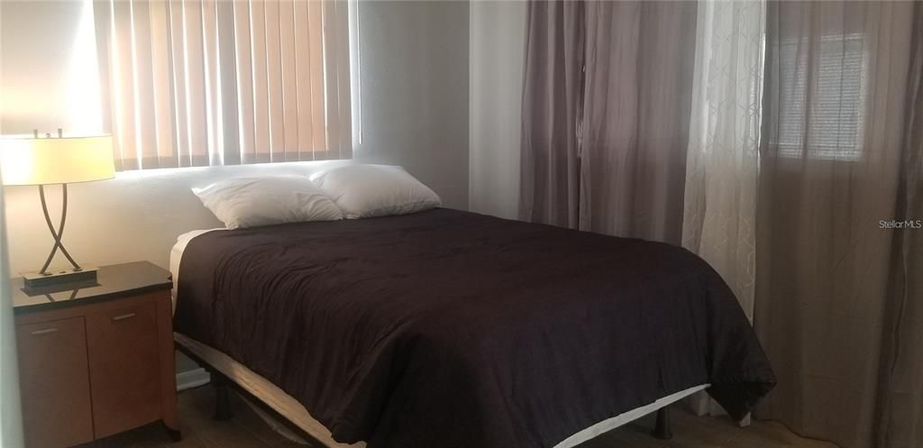 For Sale: $100,000 (2 beds, 1 baths, 925 Square Feet)