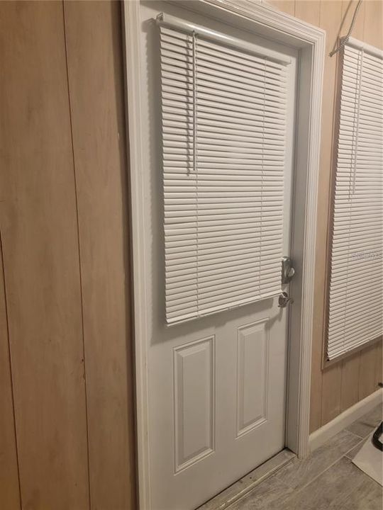 For Sale: $100,000 (2 beds, 1 baths, 925 Square Feet)