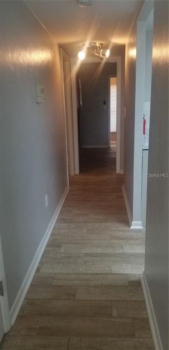 For Sale: $100,000 (2 beds, 1 baths, 925 Square Feet)