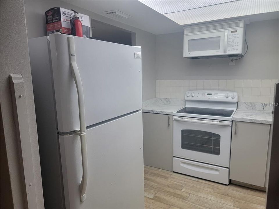 For Sale: $100,000 (2 beds, 1 baths, 925 Square Feet)