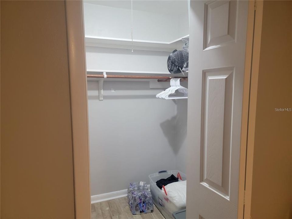 For Sale: $100,000 (2 beds, 1 baths, 925 Square Feet)