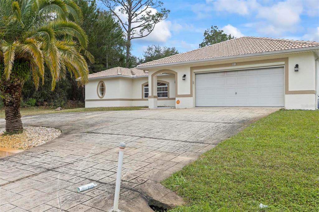 For Rent: $2,900 (3 beds, 2 baths, 2024 Square Feet)