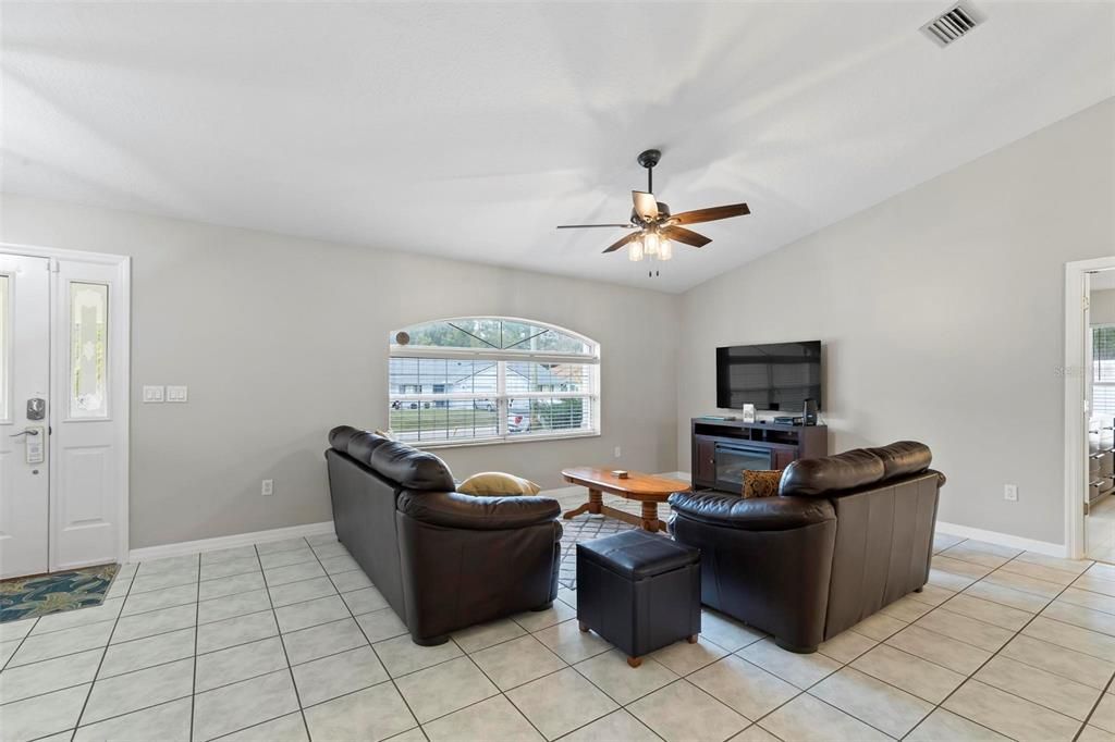 For Rent: $2,900 (3 beds, 2 baths, 2024 Square Feet)