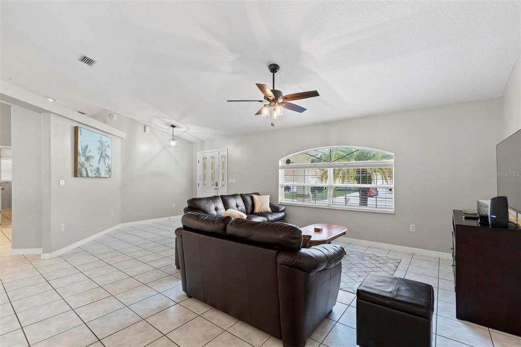 For Rent: $2,900 (3 beds, 2 baths, 2024 Square Feet)