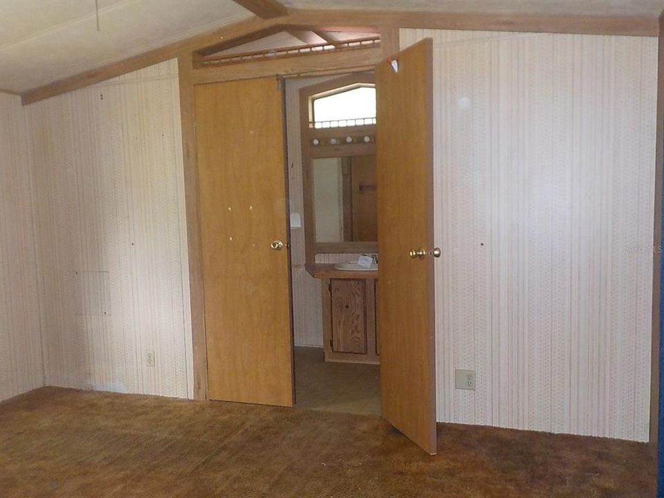 合同活跃: $138,000 (2 贝兹, 2 浴室, 924 平方英尺)