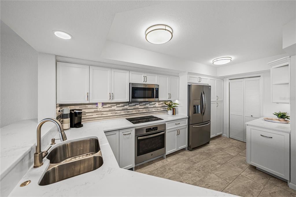 На продажу: $675,000 (2 спален, 2 ванн, 1255 Квадратных фут)