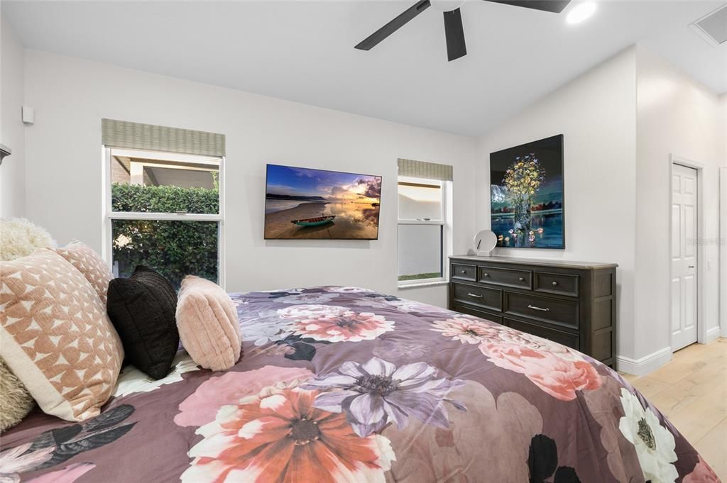 Active With Contract: $449,900 (3 beds, 2 baths, 1762 Square Feet)