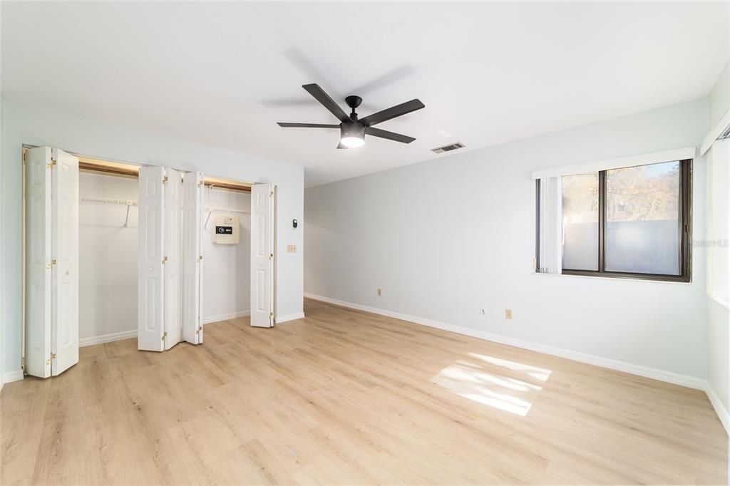 待售: $209,900 (2 贝兹, 2 浴室, 1377 平方英尺)