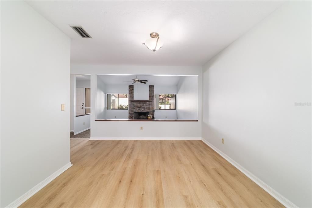 待售: $209,900 (2 贝兹, 2 浴室, 1377 平方英尺)