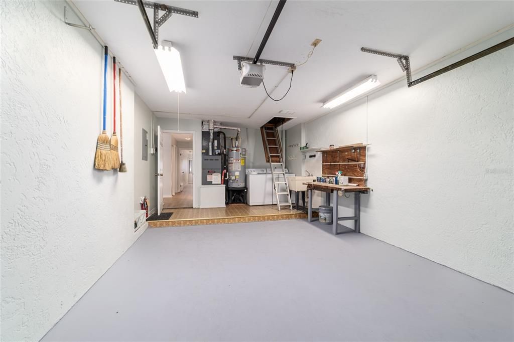 待售: $209,900 (2 贝兹, 2 浴室, 1377 平方英尺)