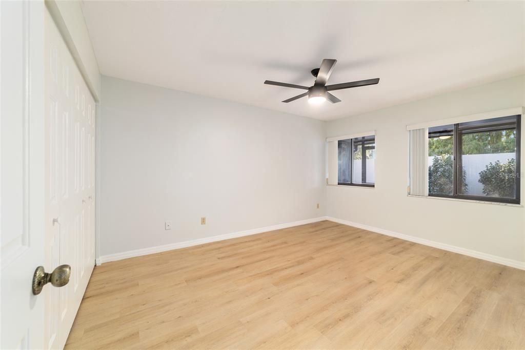 待售: $209,900 (2 贝兹, 2 浴室, 1377 平方英尺)