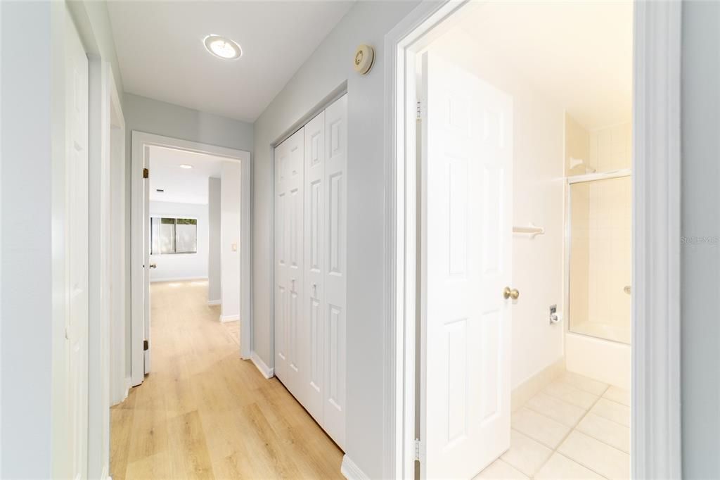 待售: $209,900 (2 贝兹, 2 浴室, 1377 平方英尺)