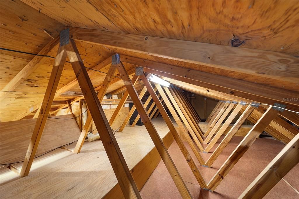 待售: $209,900 (2 贝兹, 2 浴室, 1377 平方英尺)