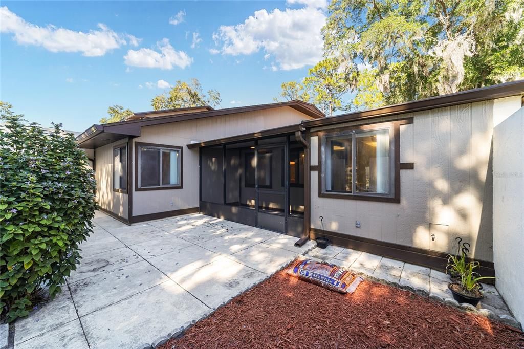 待售: $209,900 (2 贝兹, 2 浴室, 1377 平方英尺)