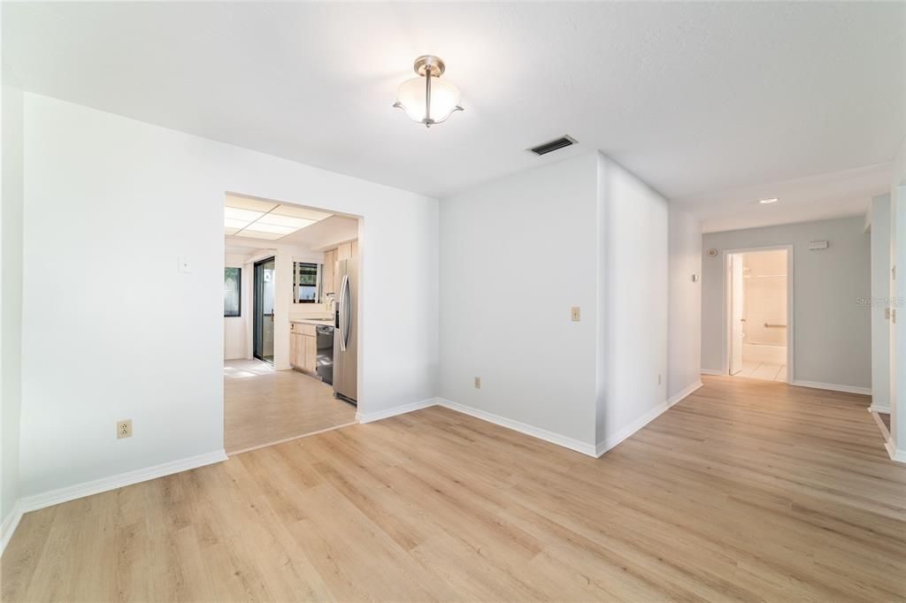 待售: $209,900 (2 贝兹, 2 浴室, 1377 平方英尺)