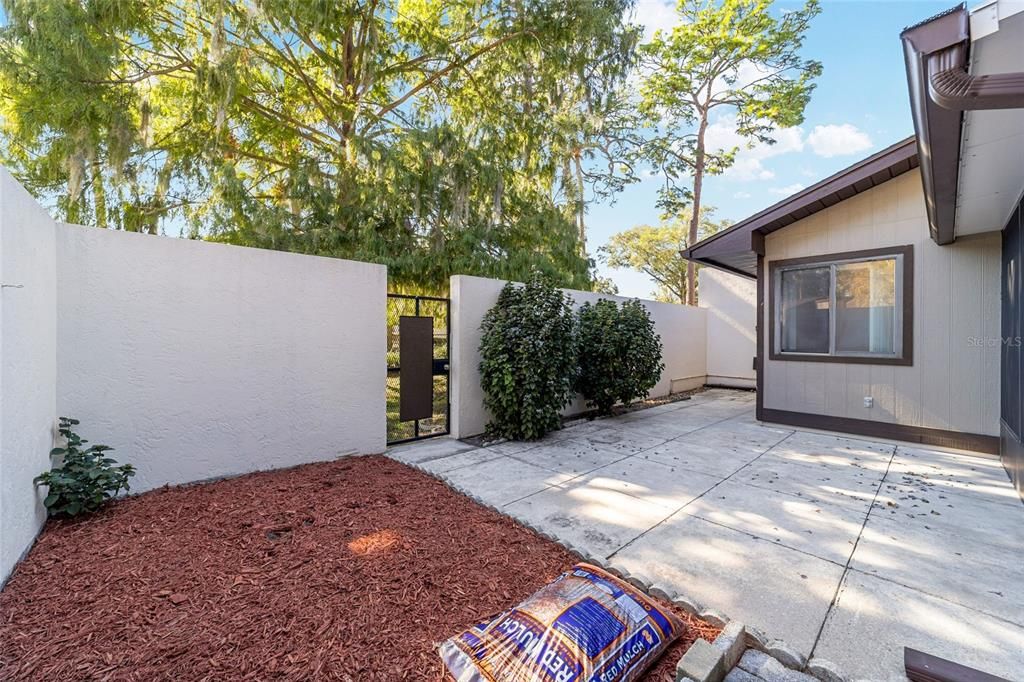 待售: $209,900 (2 贝兹, 2 浴室, 1377 平方英尺)