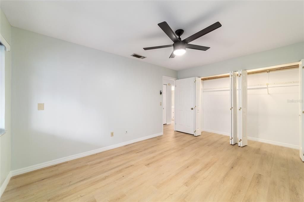 待售: $209,900 (2 贝兹, 2 浴室, 1377 平方英尺)