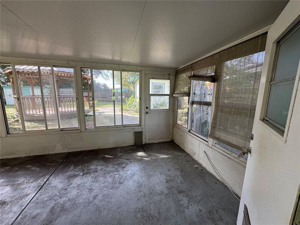 Под контрактом: $149,900 (2 спален, 1 ванн, 1017 Квадратных фут)