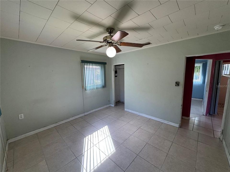 Под контрактом: $149,900 (2 спален, 1 ванн, 1017 Квадратных фут)