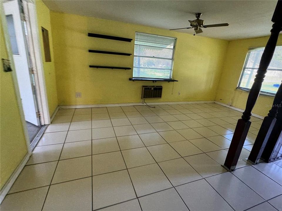 Под контрактом: $149,900 (2 спален, 1 ванн, 1017 Квадратных фут)