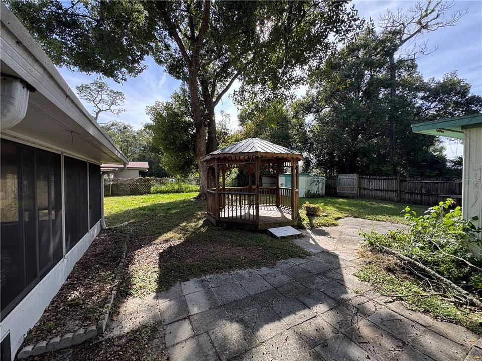 Под контрактом: $149,900 (2 спален, 1 ванн, 1017 Квадратных фут)