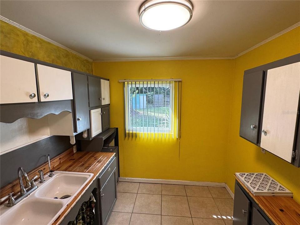 Под контрактом: $149,900 (2 спален, 1 ванн, 1017 Квадратных фут)