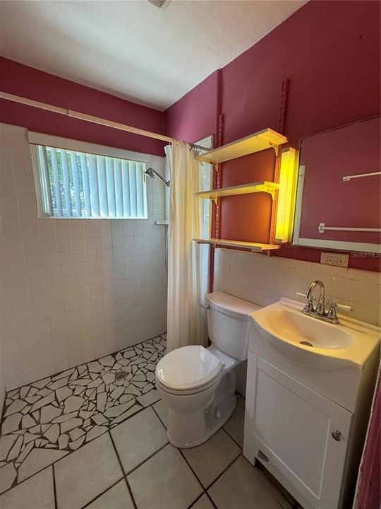 Под контрактом: $149,900 (2 спален, 1 ванн, 1017 Квадратных фут)