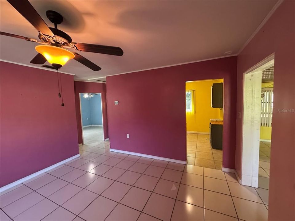 Под контрактом: $149,900 (2 спален, 1 ванн, 1017 Квадратных фут)