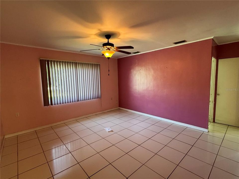 Под контрактом: $149,900 (2 спален, 1 ванн, 1017 Квадратных фут)