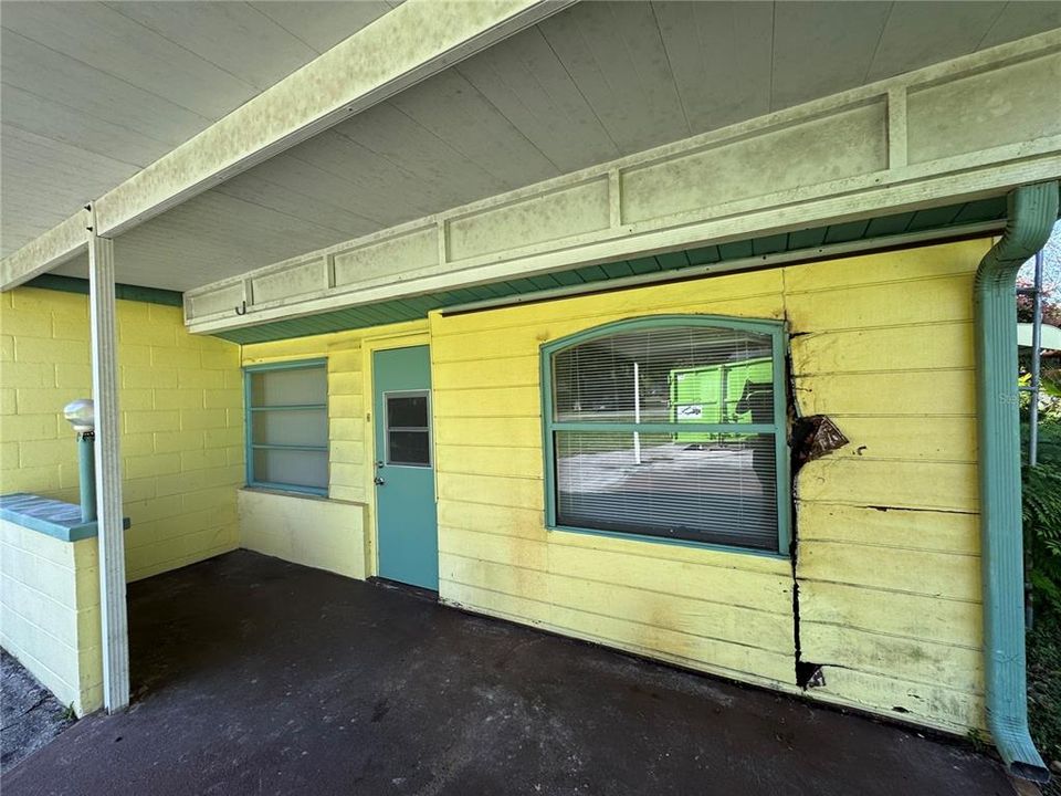 Под контрактом: $149,900 (2 спален, 1 ванн, 1017 Квадратных фут)