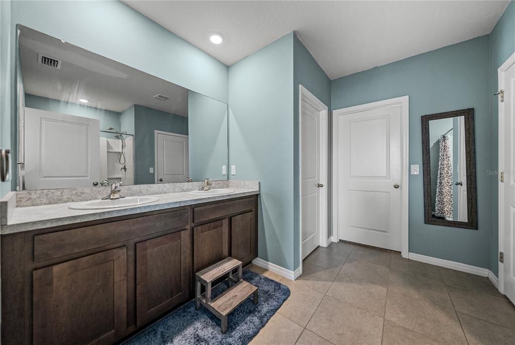 For Sale: $360,000 (4 beds, 2 baths, 2007 Square Feet)