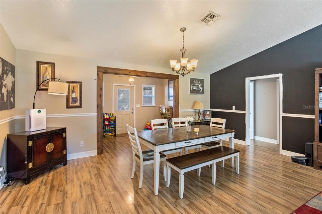 На продажу: $349,900 (3 спален, 2 ванн, 1491 Квадратных фут)