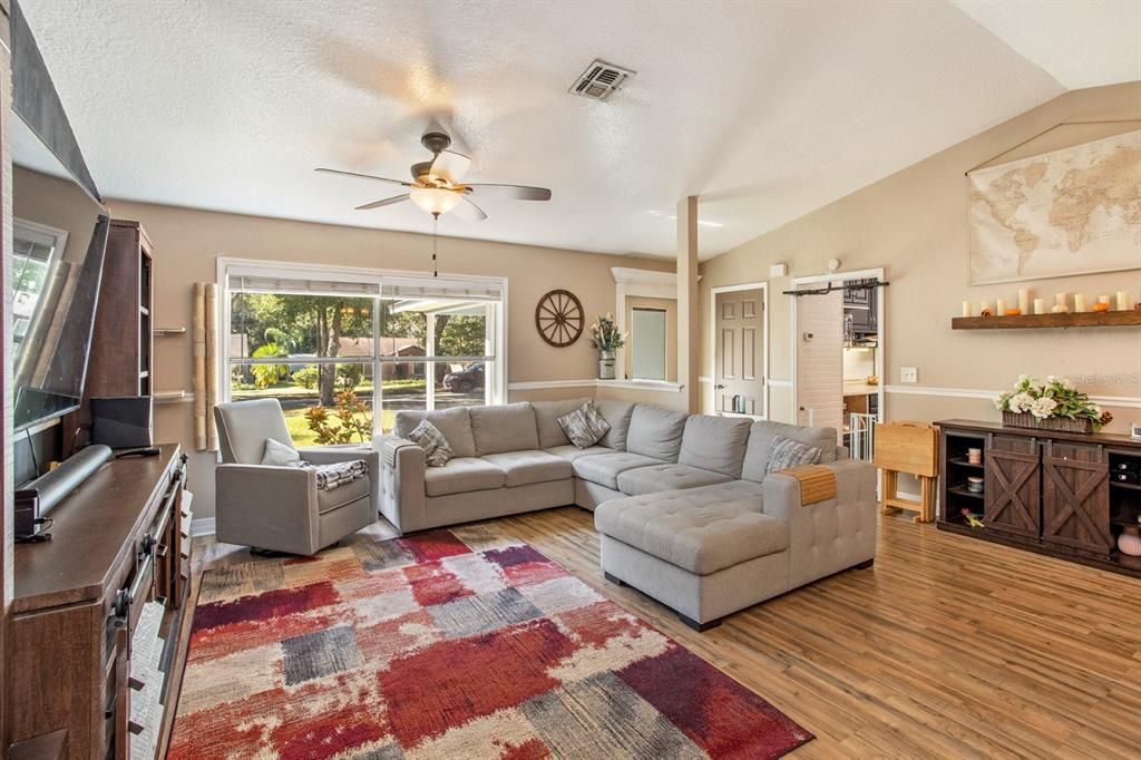 На продажу: $349,900 (3 спален, 2 ванн, 1491 Квадратных фут)