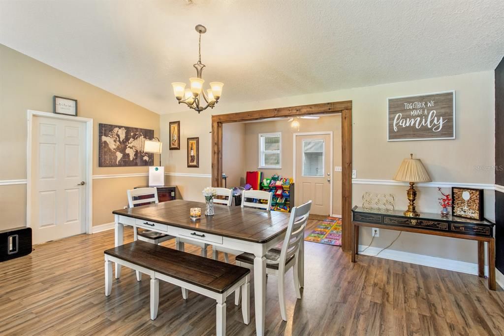 На продажу: $349,900 (3 спален, 2 ванн, 1491 Квадратных фут)