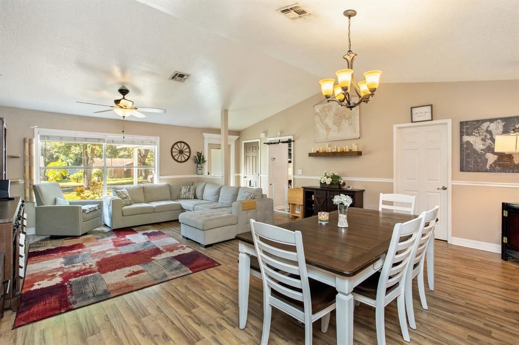 На продажу: $349,900 (3 спален, 2 ванн, 1491 Квадратных фут)