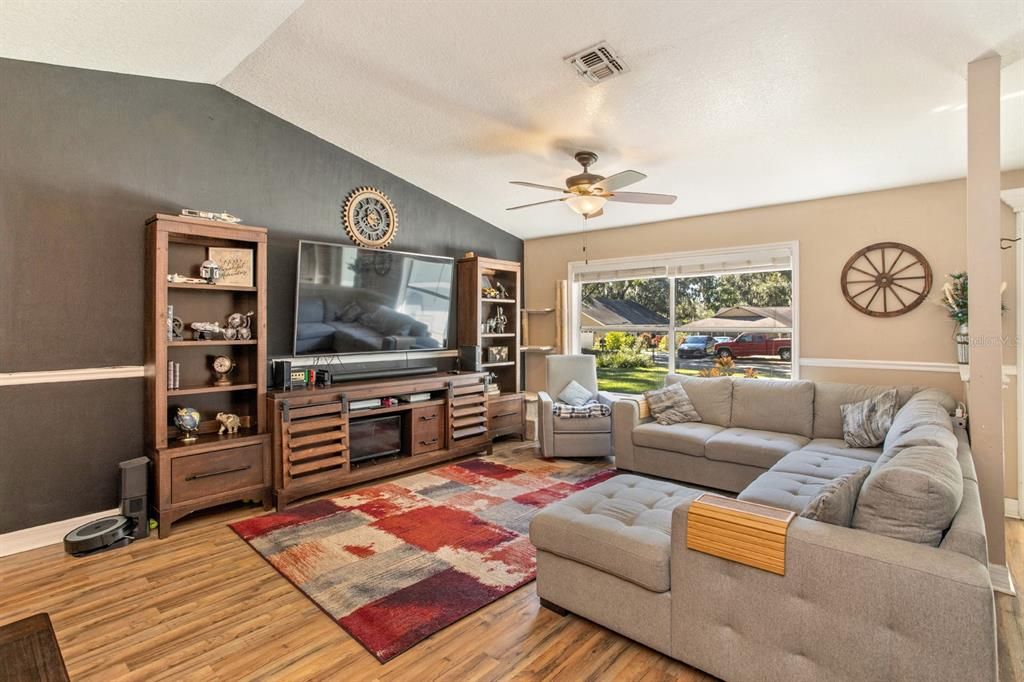 На продажу: $349,900 (3 спален, 2 ванн, 1491 Квадратных фут)