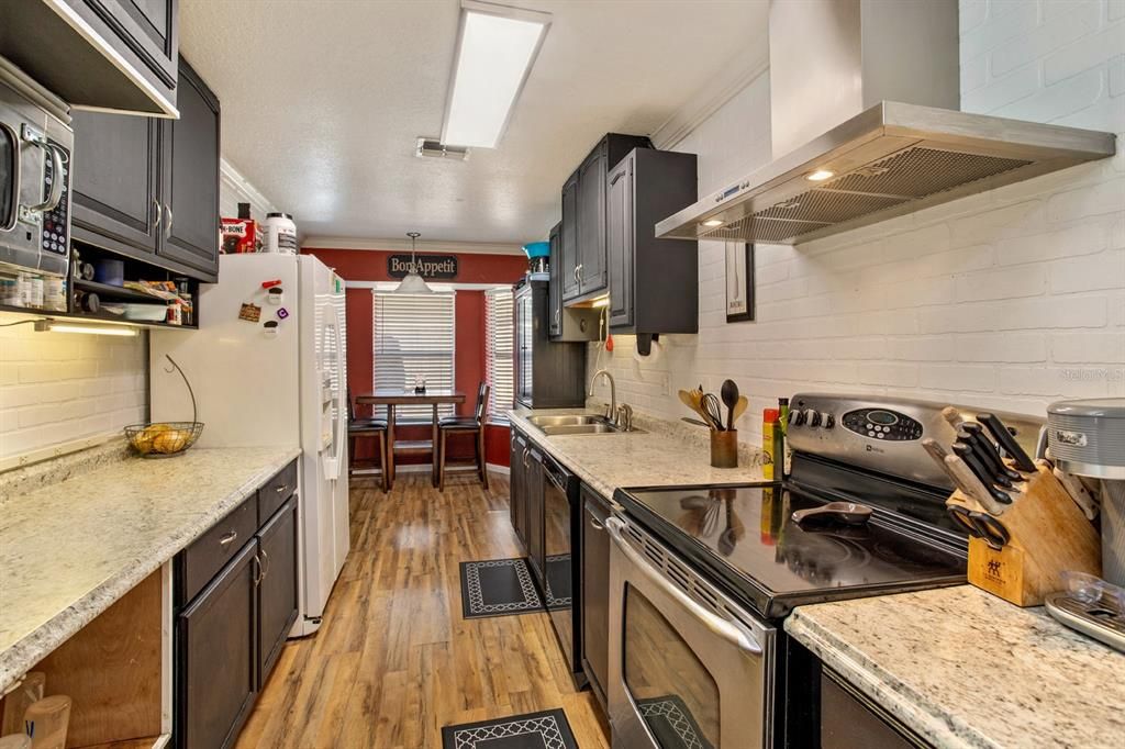 На продажу: $349,900 (3 спален, 2 ванн, 1491 Квадратных фут)