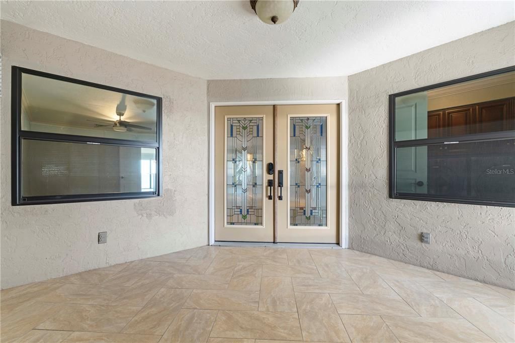 For Sale: $547,000 (3 beds, 2 baths, 2200 Square Feet)