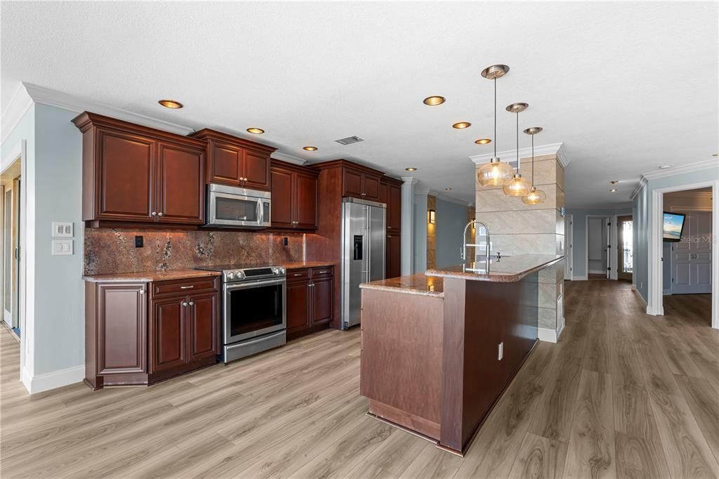 For Sale: $547,000 (3 beds, 2 baths, 2200 Square Feet)