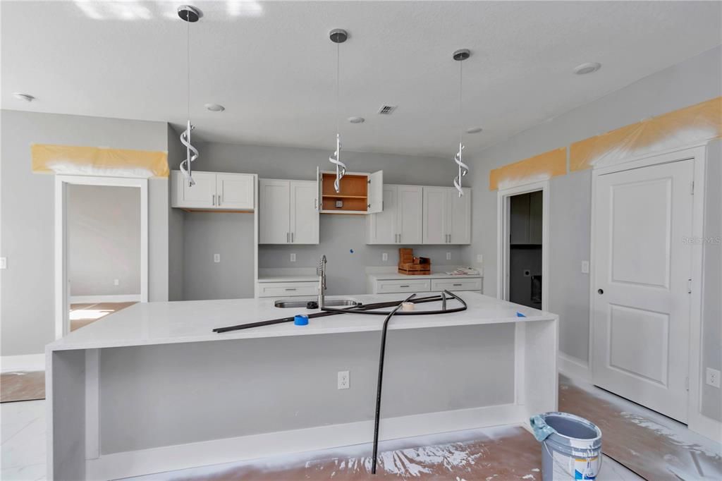 На продажу: $309,900 (4 спален, 3 ванн, 1905 Квадратных фут)