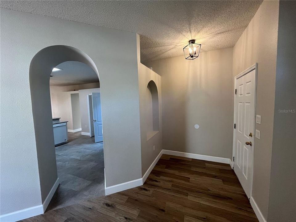For Rent: $2,367 (4 beds, 2 baths, 1710 Square Feet)