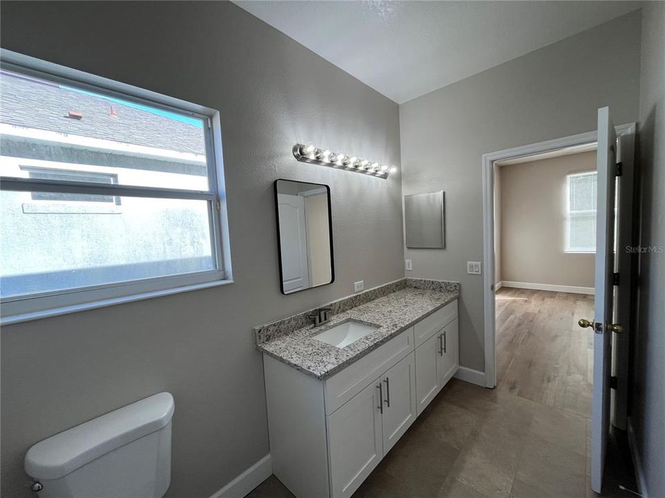 For Rent: $2,367 (4 beds, 2 baths, 1710 Square Feet)