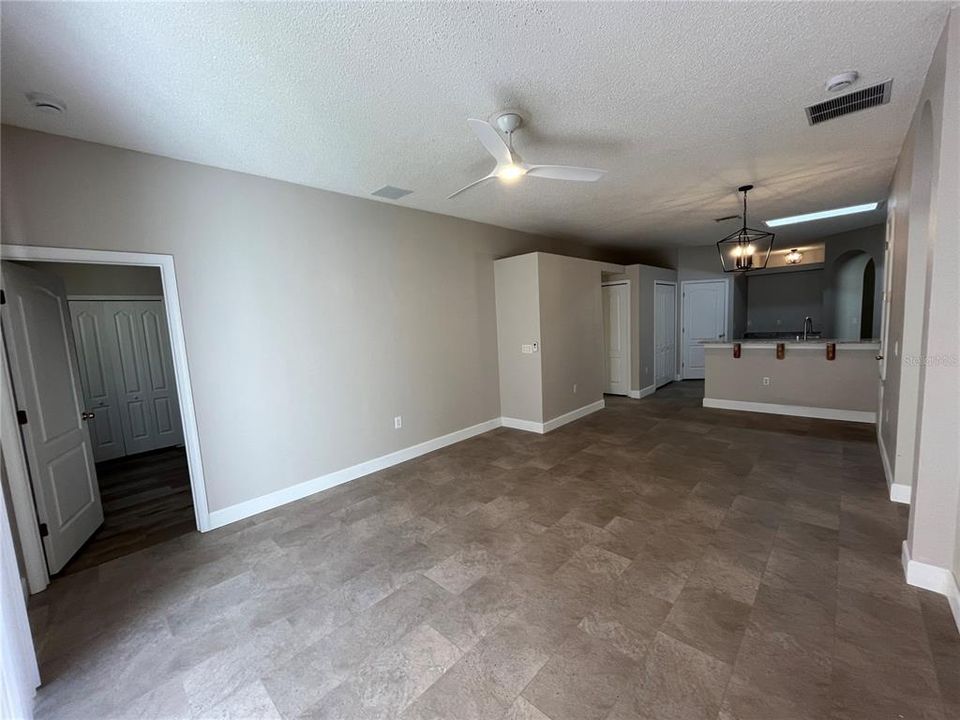 For Rent: $2,367 (4 beds, 2 baths, 1710 Square Feet)