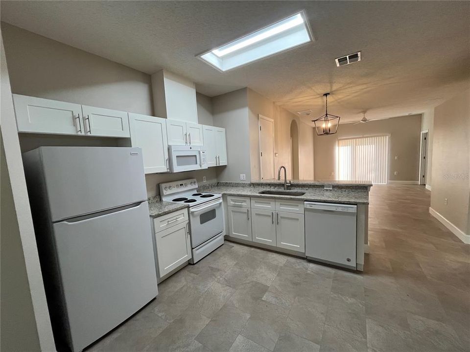 For Rent: $2,367 (4 beds, 2 baths, 1710 Square Feet)