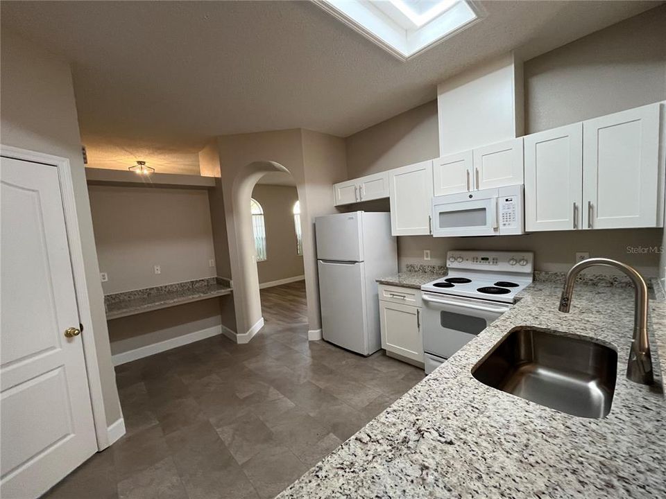 For Rent: $2,367 (4 beds, 2 baths, 1710 Square Feet)