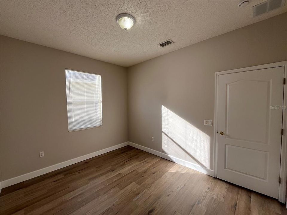 For Rent: $2,367 (4 beds, 2 baths, 1710 Square Feet)
